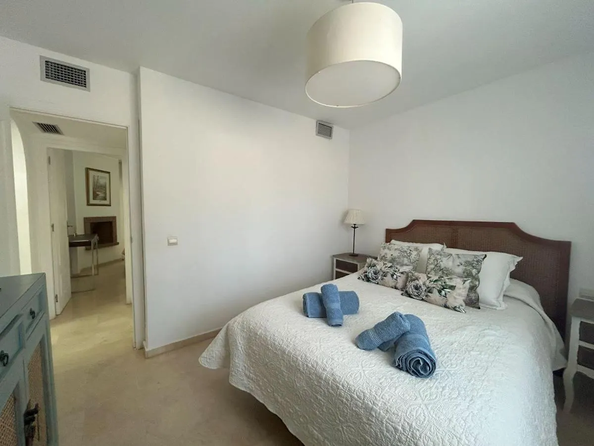 Holidays & Homes, Calahonda Royale Lirio, 300 M Playa Михас Апартаменты